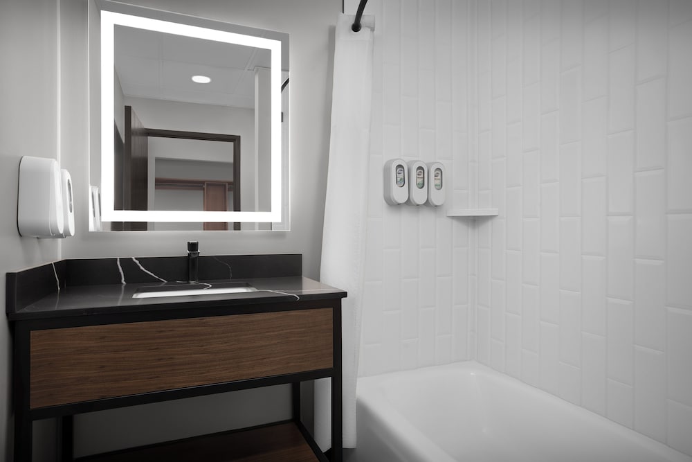 The Suites Hotel at Waterfront Plaza - photo 30