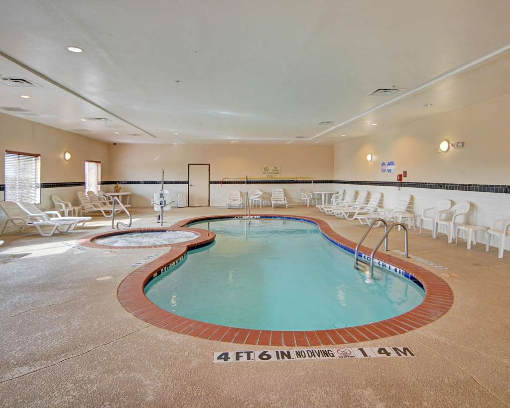 Quality Suites Near Cedar Creek Lake - photo 20