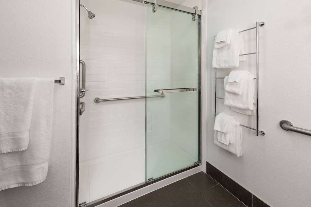 La Quinta Inn & Suites by Wyndham Meridian - photo 31