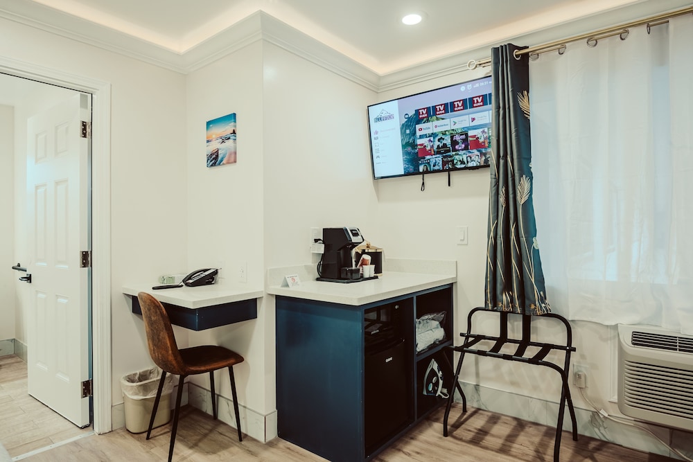 Blufftop Inn & Suites - photo 33