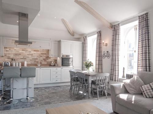 Crescent View — 4-Star Luxury Hotel in Buxton, United Kingdom