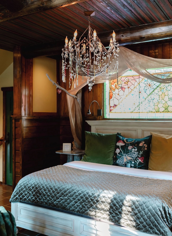 Highland Haven Creekside Inn - photo 48