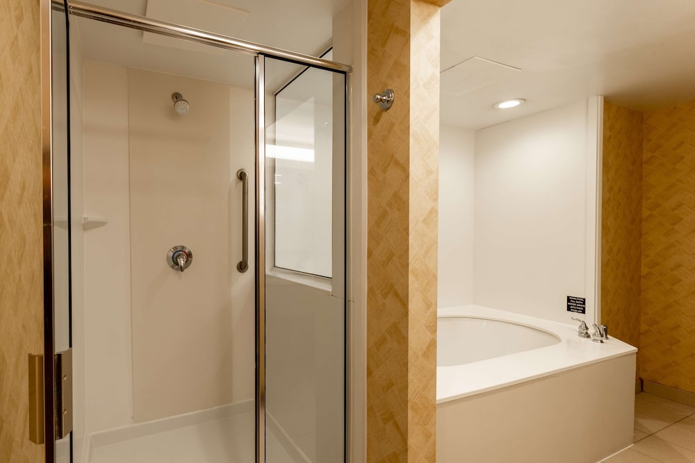 Hampton Inn & Suites Jacksonville Deerwood Park - photo 48