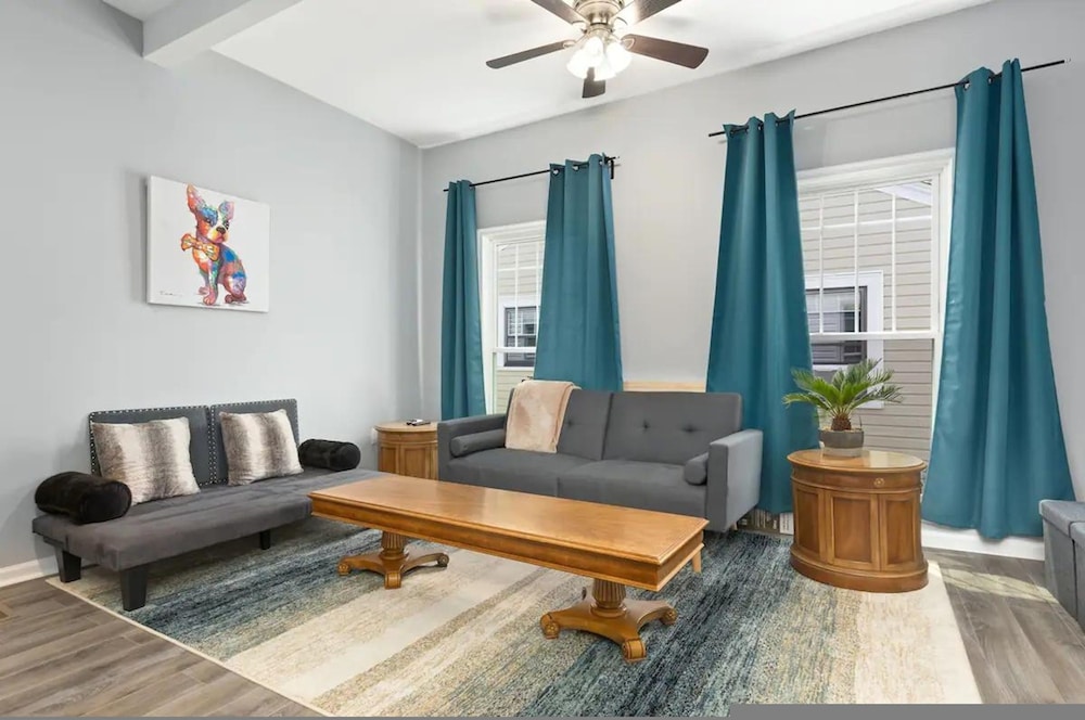 Recently Renovated Chic Durham Farmhouse — 4-Star Luxury Hotel in Durham, United States
