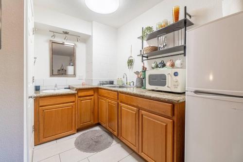 Midtown Getaway: Trendy Studio Heart of Reno