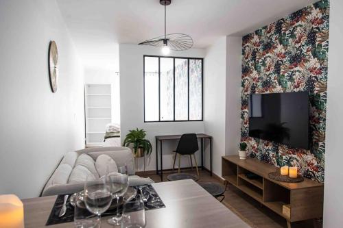 L’escapade Hypercentre Parking Prive Tout Equipe Climatise in Chateauroux, France