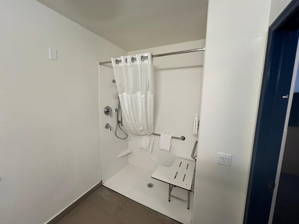 Spark by Hilton Glendale Phoenix North - photo 12