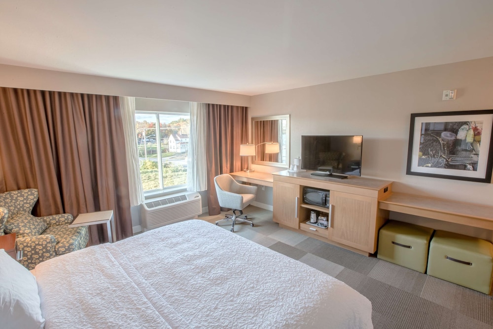 Hampton Inn by Hilton Amesbury - photo 14
