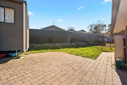 Sponars Onshore 2BR Apartment l Pet Friendly l WiFi l Air Con l Fenced Backyard — 4-Star Luxury Hotel in Jindabyne, Australia