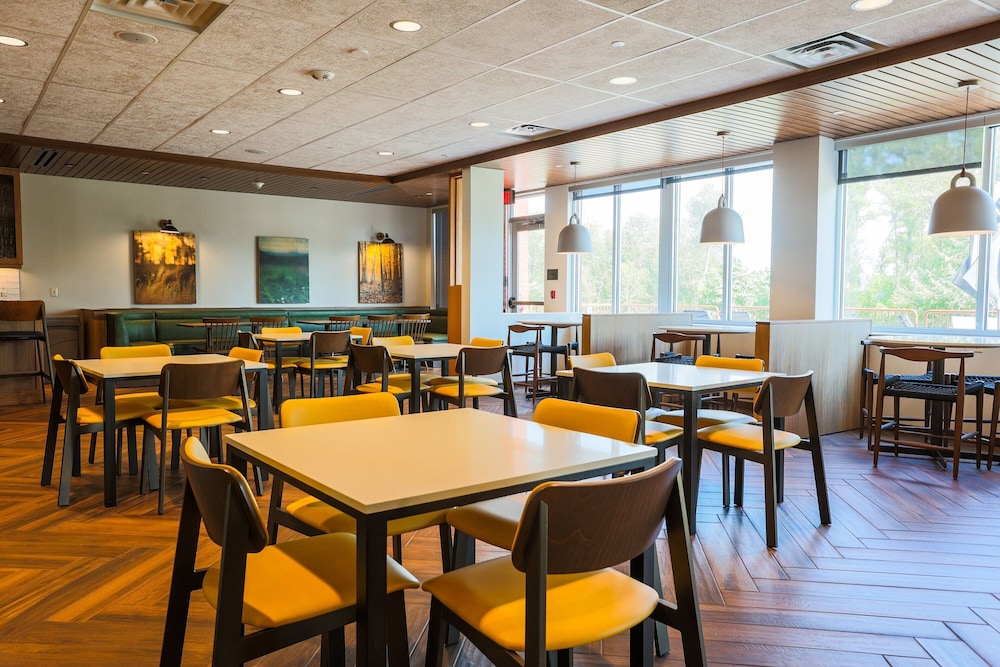 Fairfield Inn & Suites by Marriott Marquette - photo 37