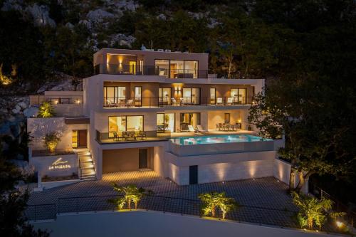 Luxury Villa La Mirada — 4-Star Luxury Hotel in Omis, Croatia