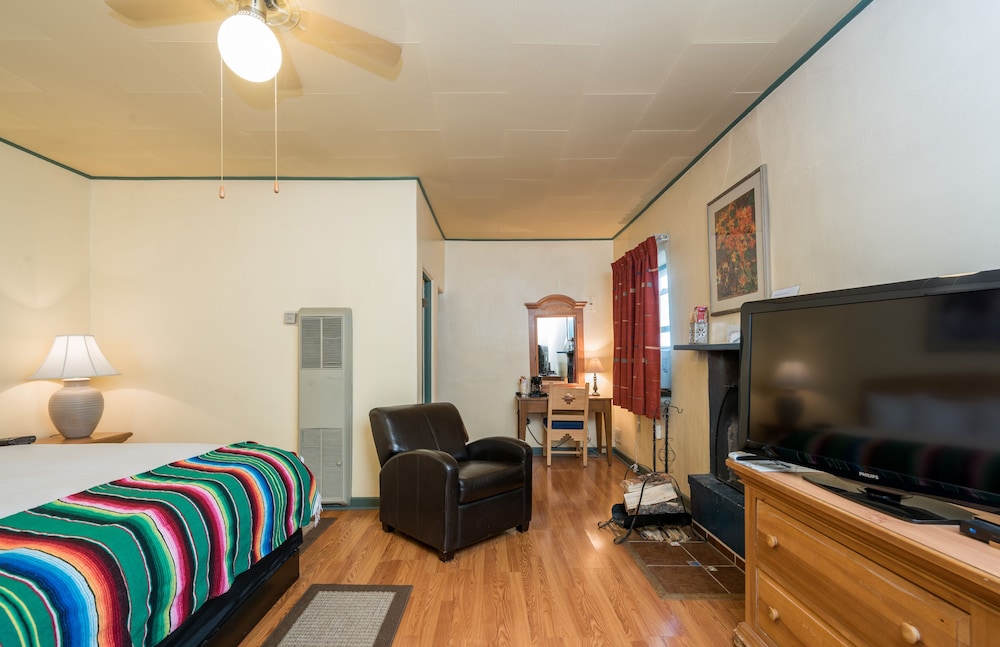 El Pueblo Lodge - photo 16