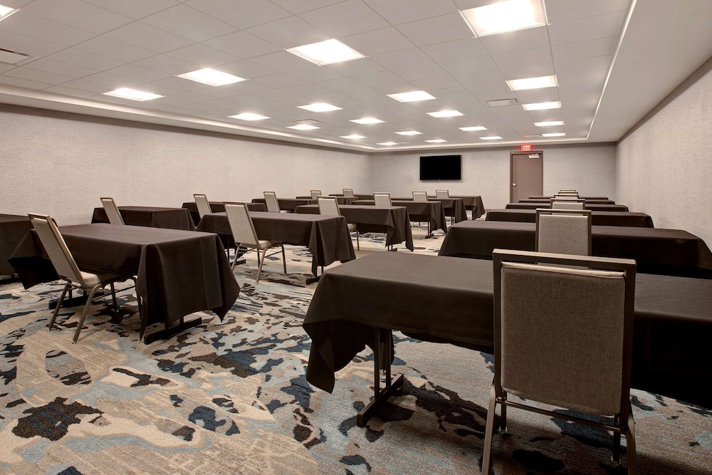 Embassy Suites by Hilton Rockford Riverfront - photo 58