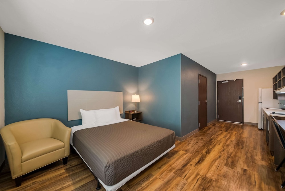 WoodSpring Suites Inverness - photo 16