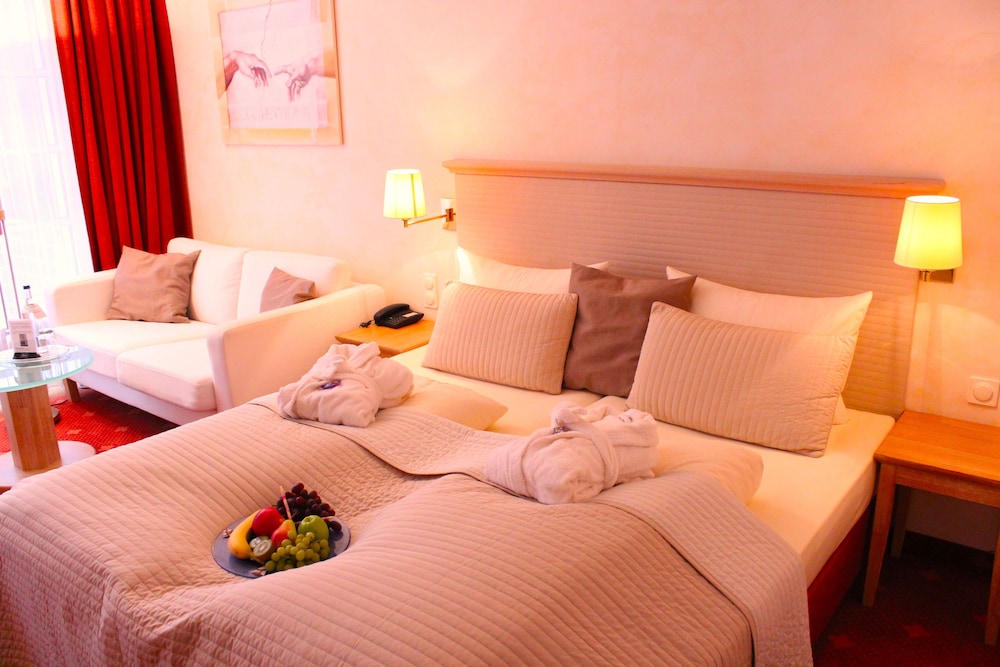 Hotel Villa Gropius — 4-Star Luxury Hotel in Timmendorfer Strand, Germany