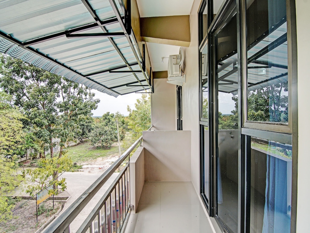 Hotel O Penginapan Thoybah Syariah Near Pondok Pesantren UMAR BIN KHATAB km 9 garuda sakti in Pekanbaru, Indonesia