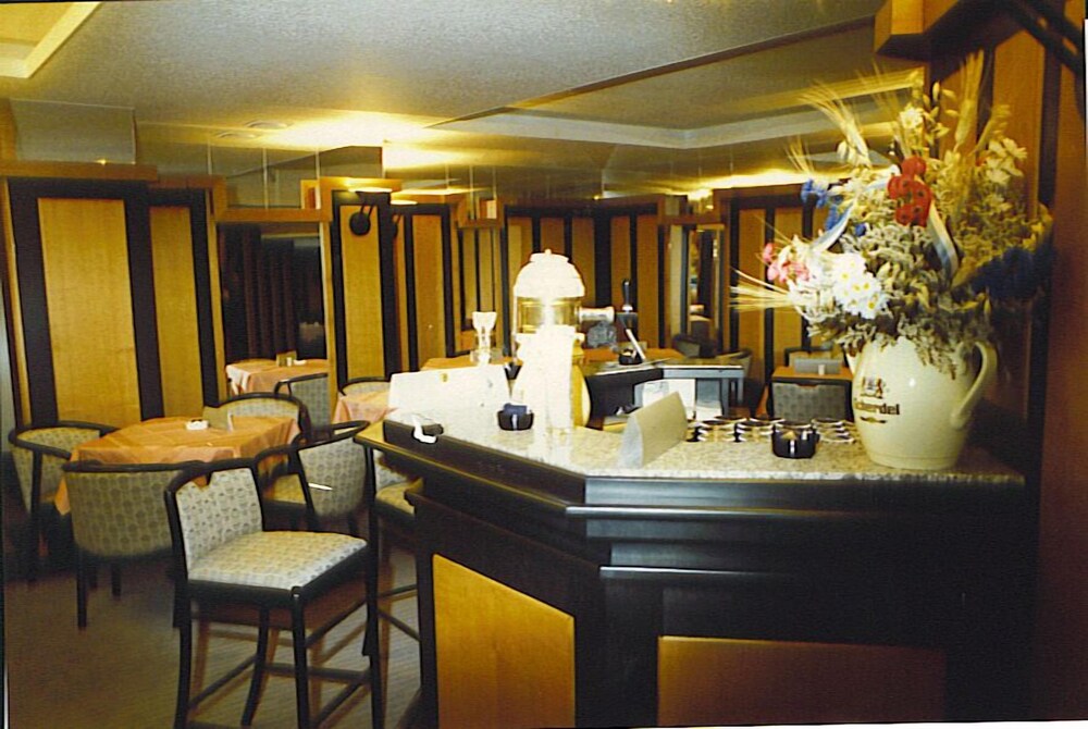 Hotel Bar