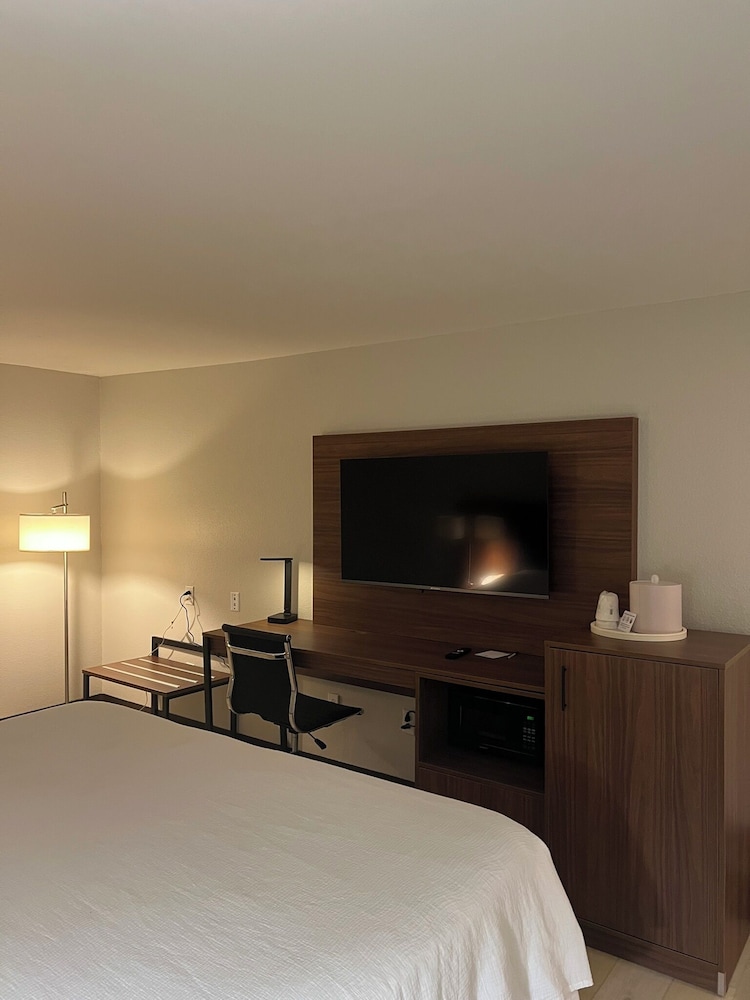 Wingate by Wyndham Dublin Near Claytor Lake State Park - photo 6
