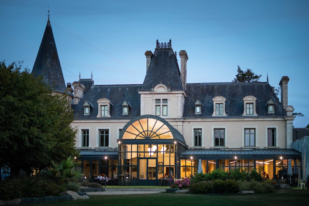 Château de la Barbinière — 4-Star Luxury Hotel in Saint-Laurent-Sur-Sevre, France