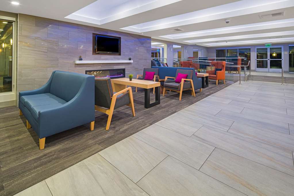 La Quinta Inn & Suites by Wyndham Orange County Airport - photo 6