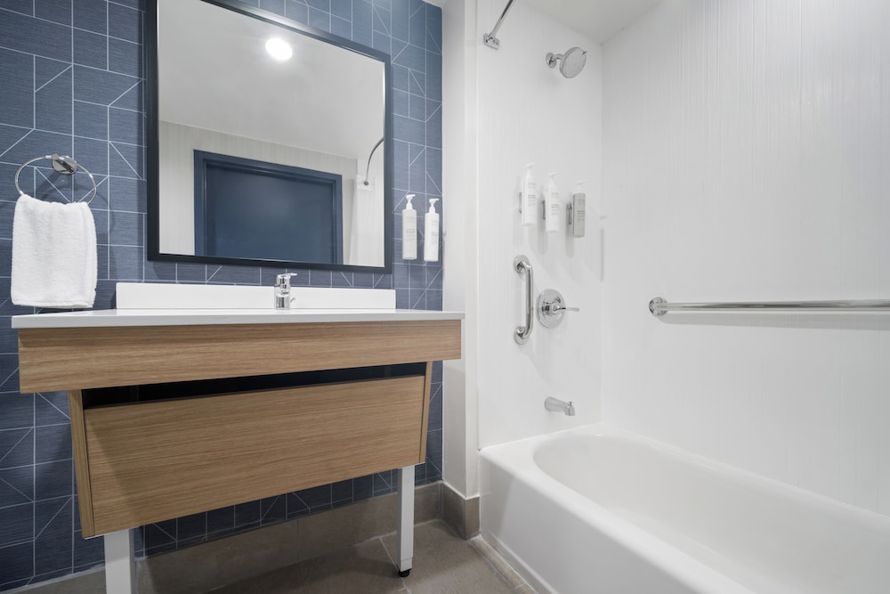 Spark by Hilton Florence North I 95 SC - photo 16