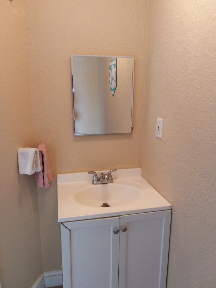 Swashbuckler Motel - photo 31