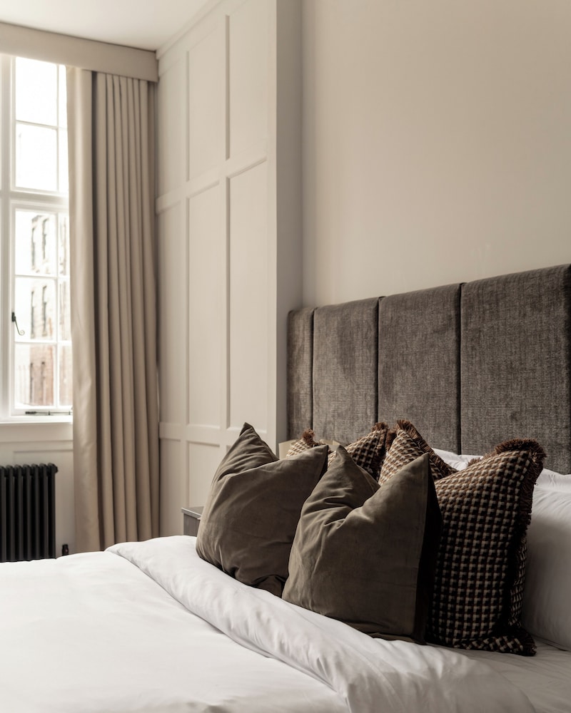 Moment Blythswood Street in Glasgow, United Kingdom