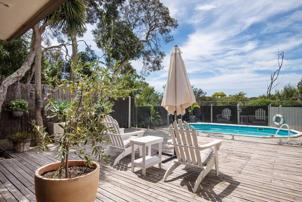 Preston Alfresco Poolside Retreat Rye — Rye