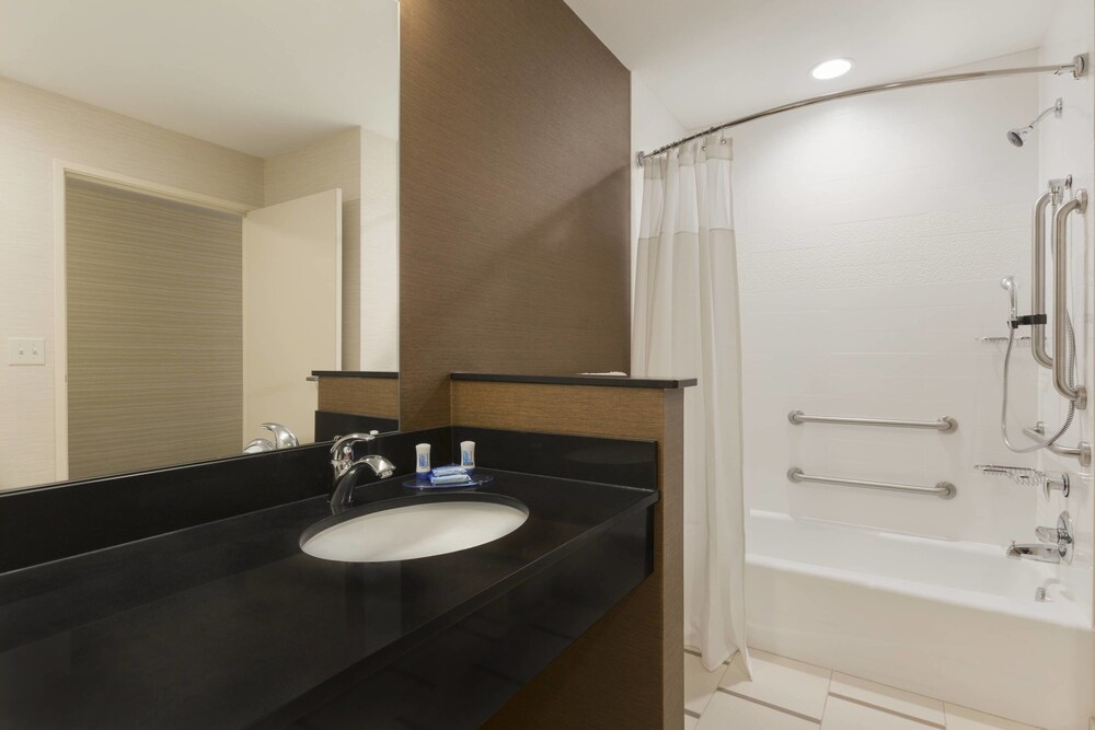 Fairfield Inn & Suites by Marriott Pittsburgh Downtown - photo 6