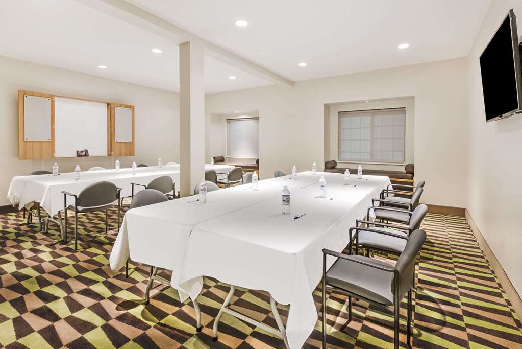 Microtel Inn & Suites By Wyndham Beaver Falls - photo 13