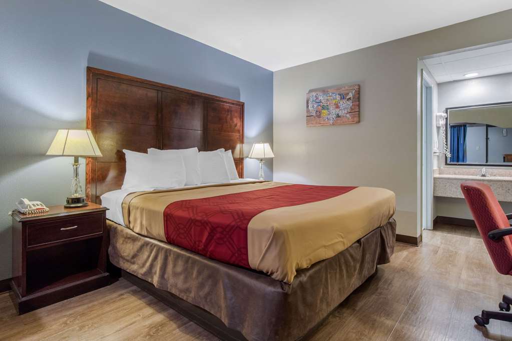 Econo Lodge Aiken Central - photo 16