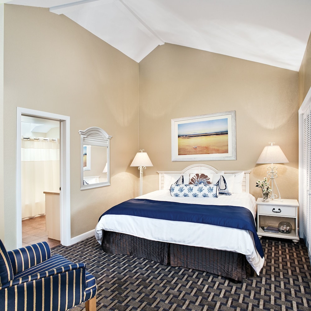 Club Wyndham Newport Overlook - photo 8