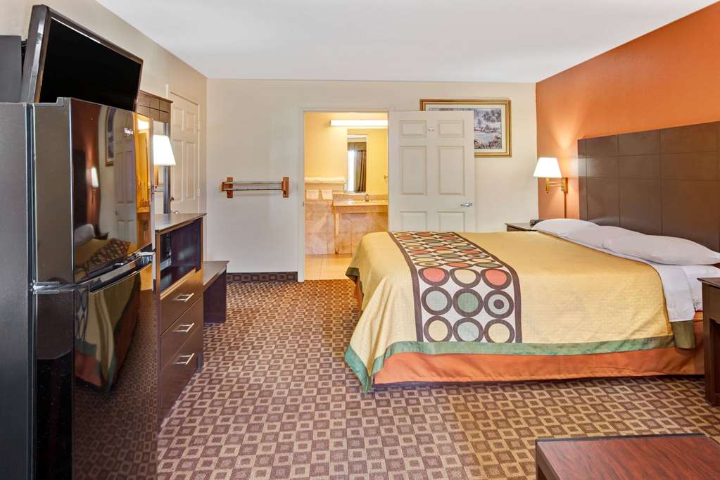 Super 8 by Wyndham Mont Belvieu Baytown East - photo 9