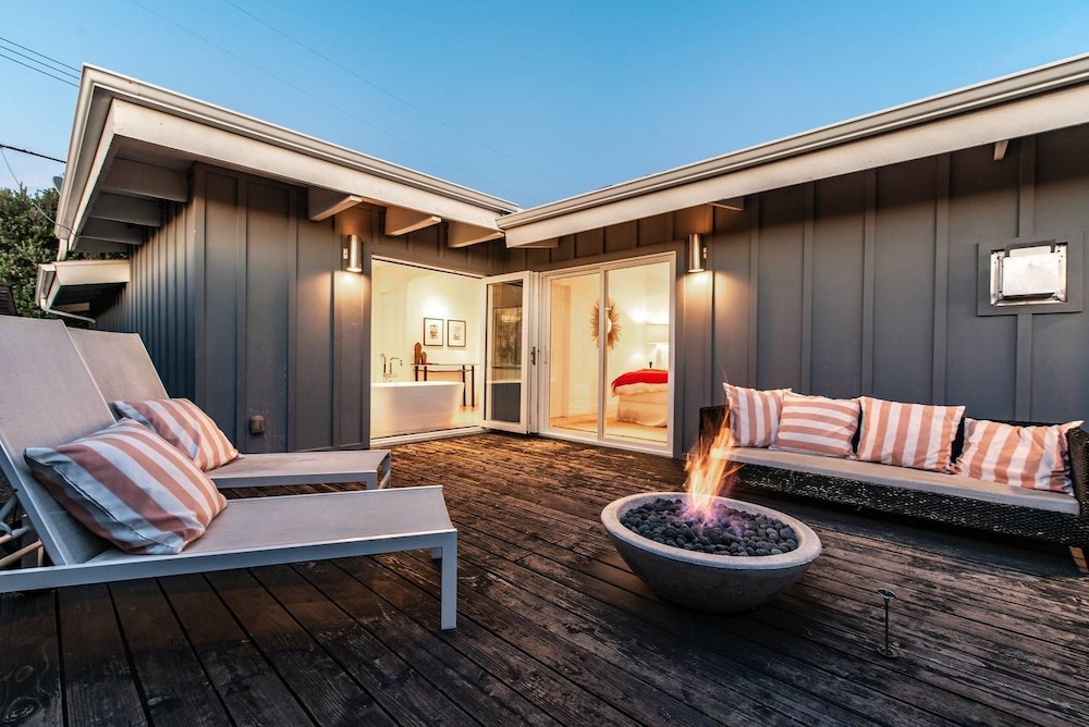 Beautifully Designed Palos Verdes Villa w Private Beach and Stunning Views — 4-Star Luxury Hotel in Rancho Palos Verdes, United States