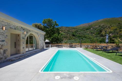 Villa George — 4-Star Luxury Hotel in Limni, Greece