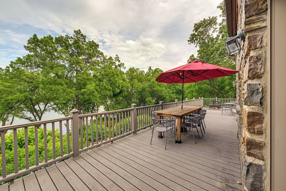 Riverfront Hudson Valley Gem w Beach Access in Athens, United States