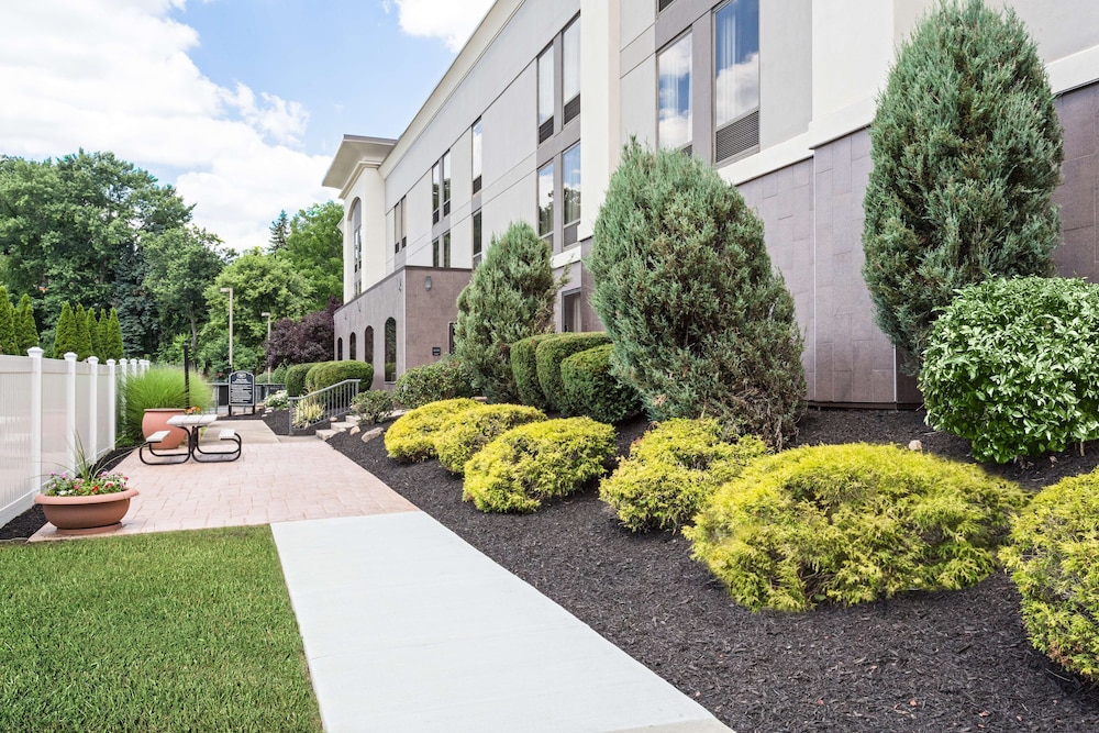 Hampton Inn Pittsburgh West Mifflin - photo 42