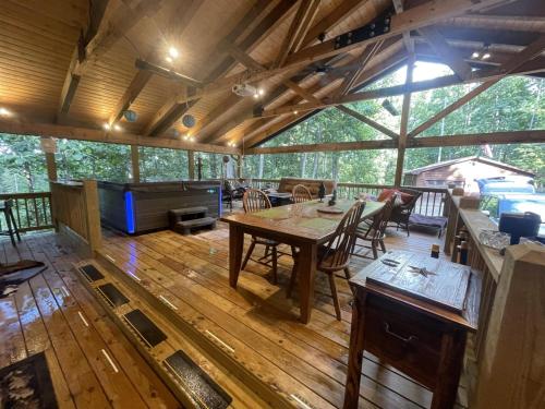 Poplar Ridge Retreat in Blairsville, United States