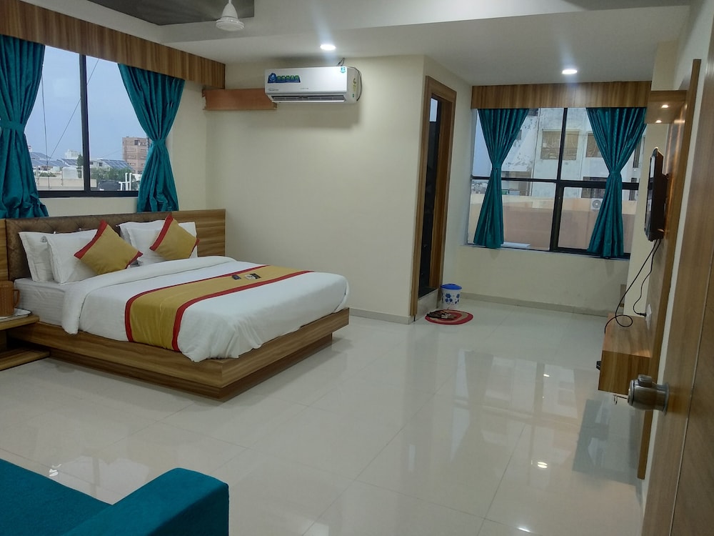 Hotel Rest & Ride in Anand, India