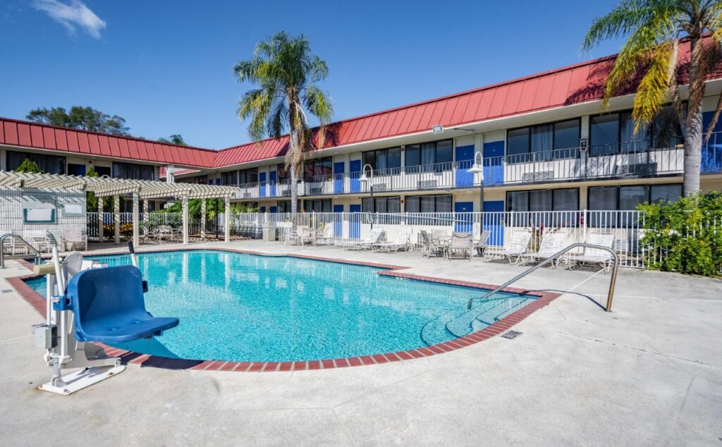 Red Roof Inn Palm Harbor Tarpon Springs - photo 10