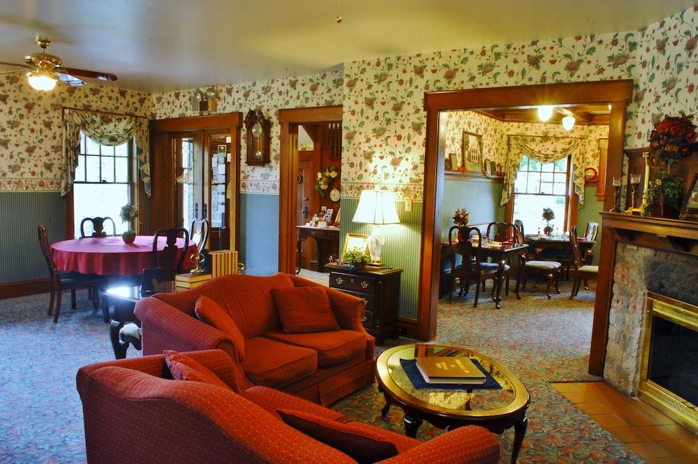 Arbor Hill Inn - photo 14