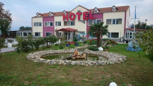 Hotel Konstantina - last minute hotel in Rodopoli