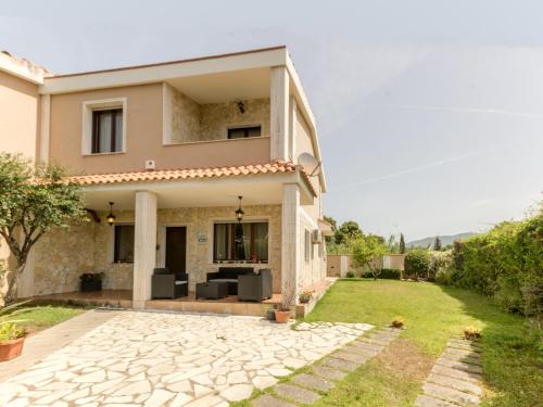 Tara in Unknown City, Italy