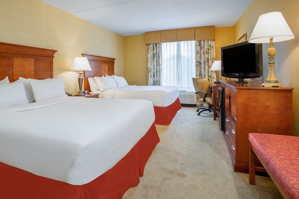 Holiday Inn Express & Suites Bloomington by IHG - photo 8