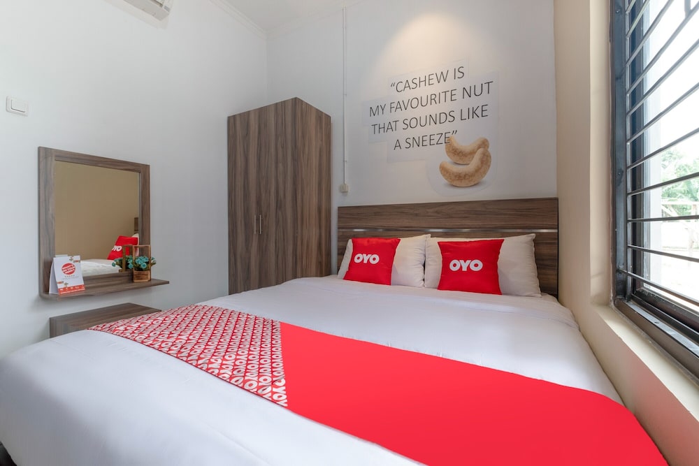 Oyo Life 3246 Walnut Inn G 10 in Karawang, Indonesia