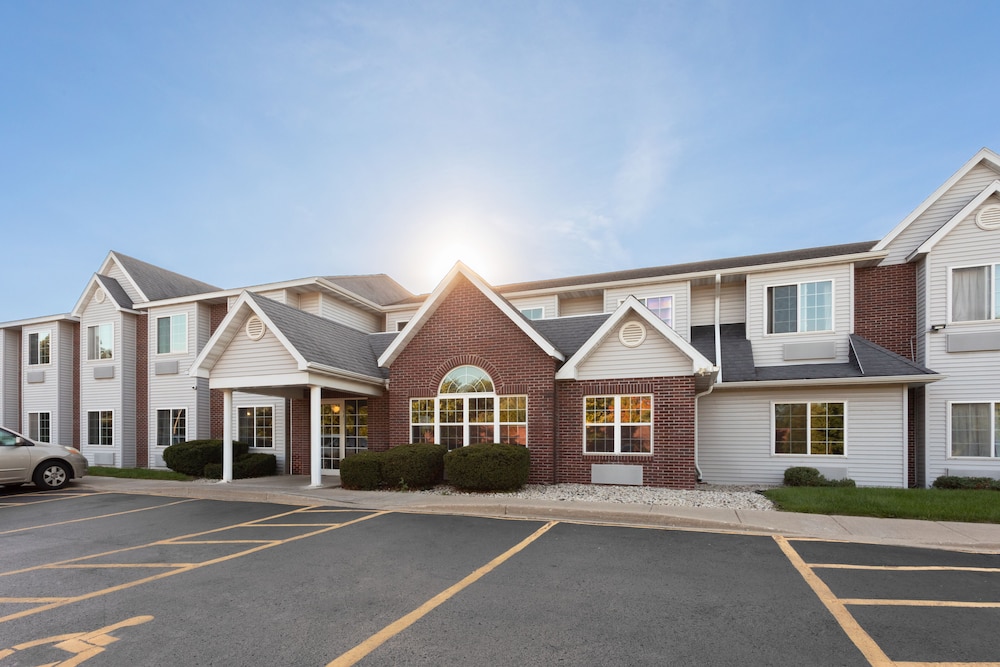 Americas Best Value Inn & Suites Racine - photo 43