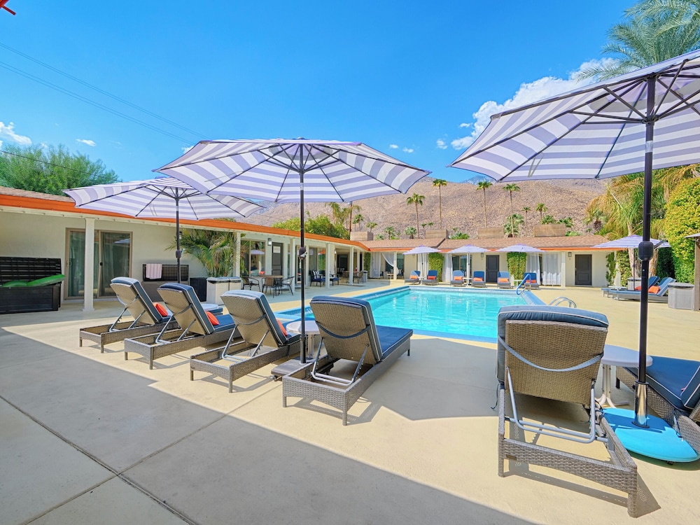 Little Paradise Hotel - photo 26