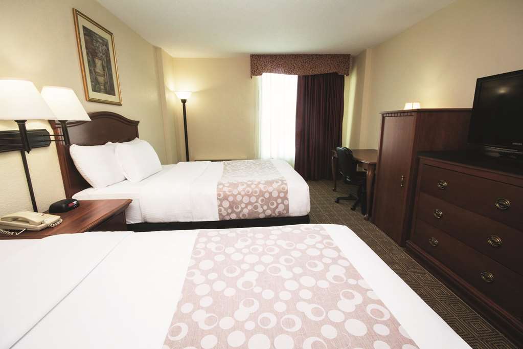 La Quinta Inn Suites Downtown Conference Center - photo 17