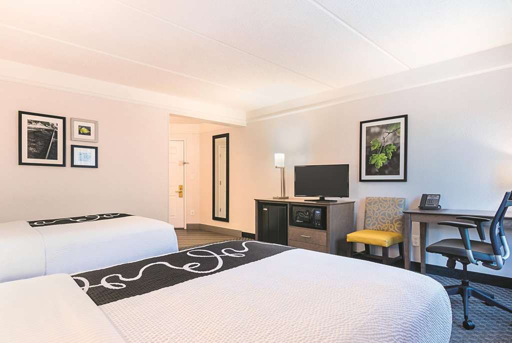 La Quinta Inn & Suites by Wyndham Atlanta Conyers - photo 25