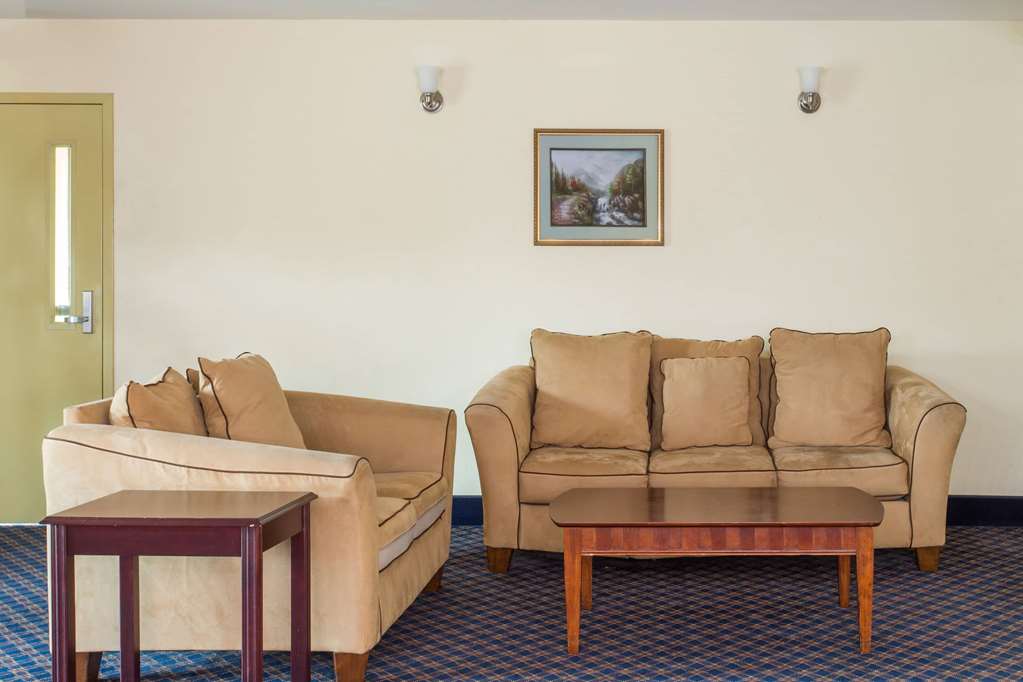 Howard Johnson by Wyndham Houma - photo 18